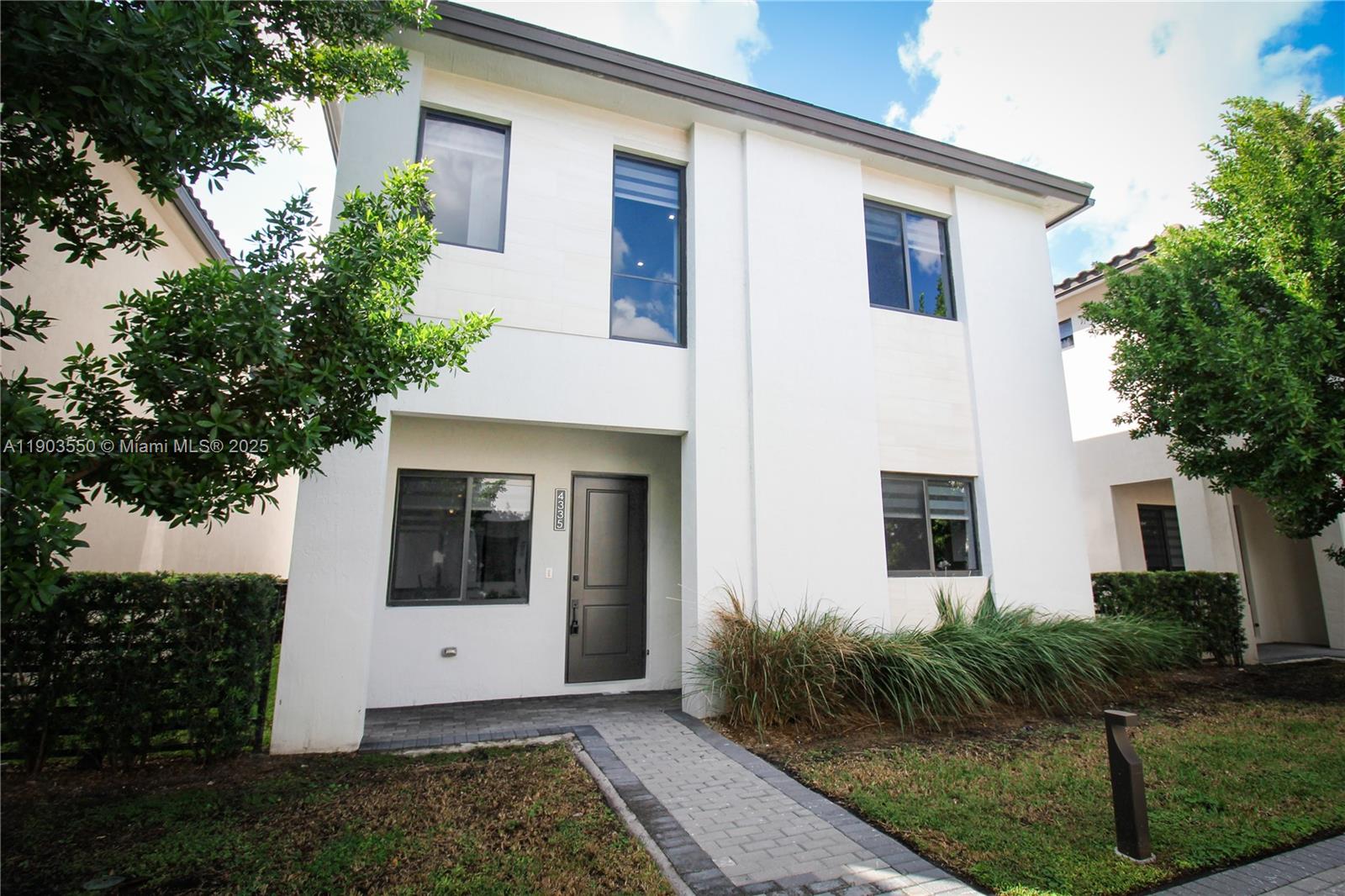 Canarias At Downtown Doral